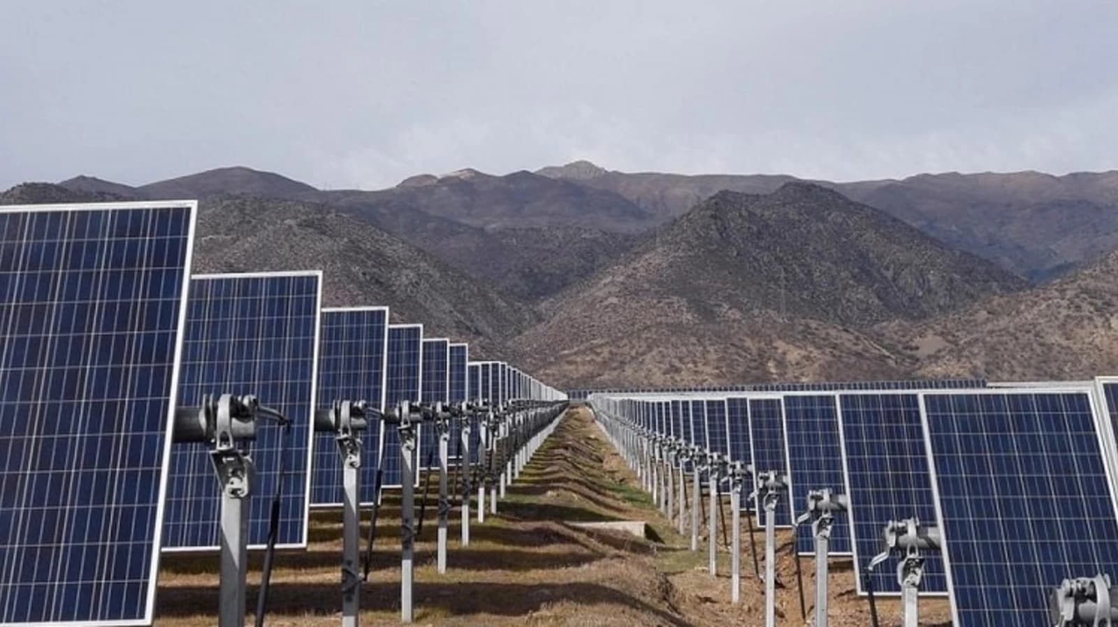 Solar and wind power generation achieved a record share in Chile's electricity system in 2025