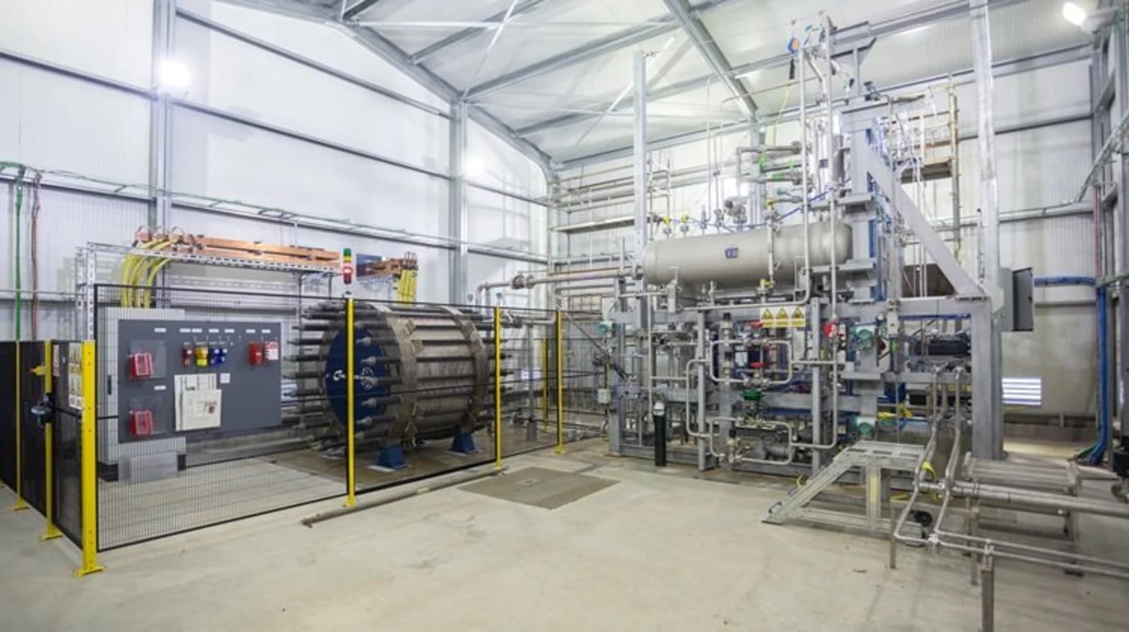 El electrolizador del proyecto H2OP ya suministra hidrógeno renovable a Viscofan