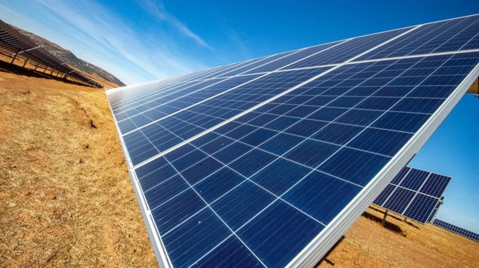 Nueve empresas compiten en la licitación solar de 75 MW de UTE en Uruguay