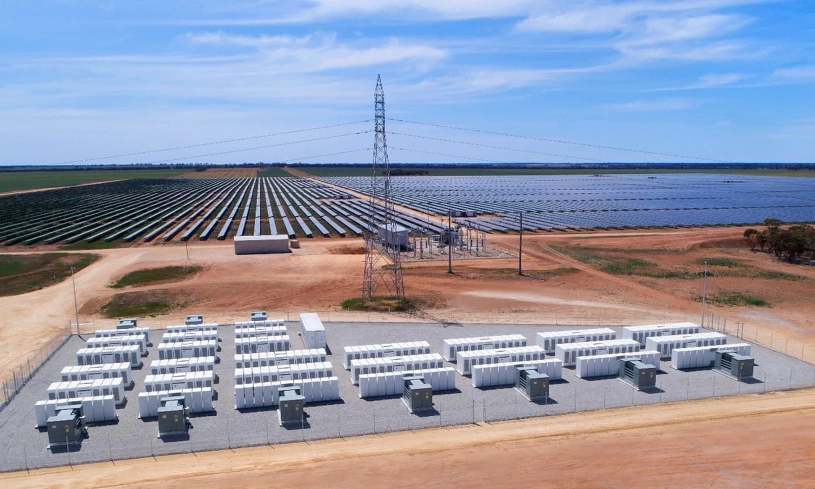 Mais de 6.800 MWh em novos projetos de sistemas de armazenamento de energia em baterias (BESS) buscam aprovação ambiental no Chile.