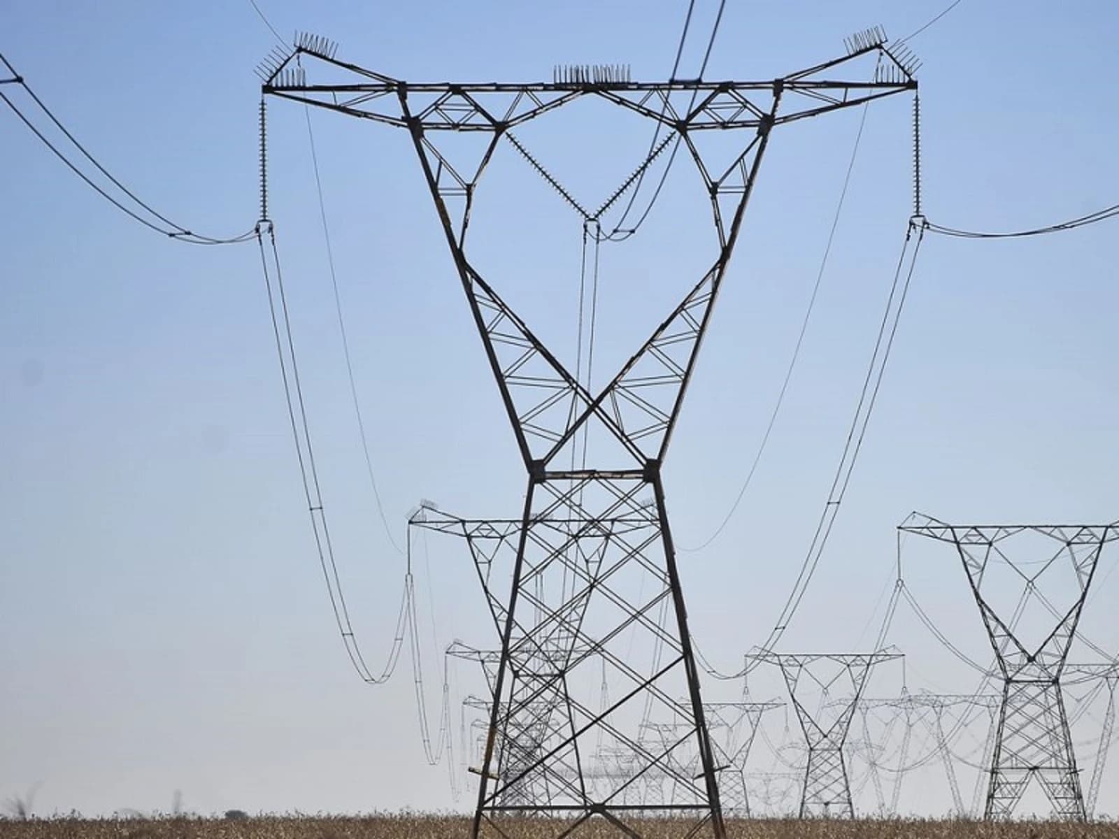 Brasil confirmó una subasta de transmisión de más de R$ 18000 millones para 2024