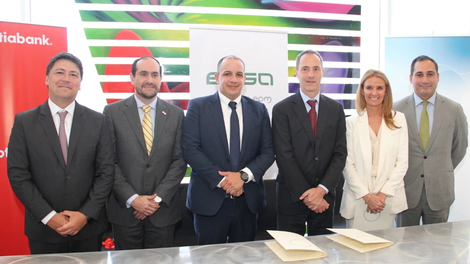 O BID Invest, o Scotiabank Panamá e a ENSA assinam acordo de financiamento para facilitar o acesso à eletricidade no Panamá.