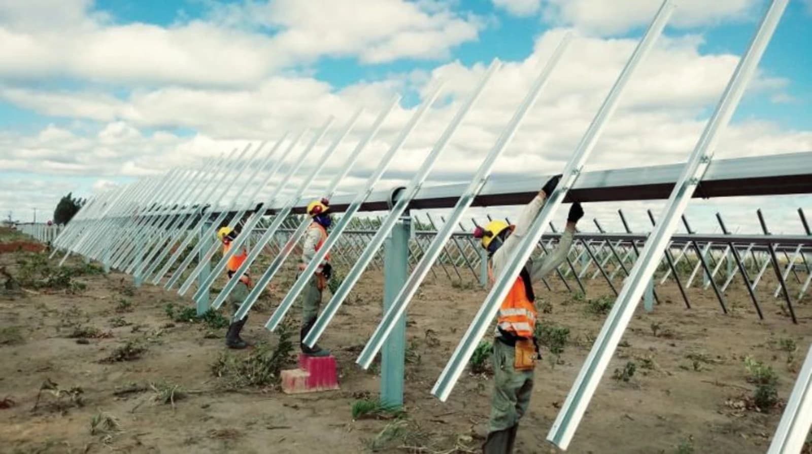 Soltec suministra 738 MW de su seguidor SFOne para dos proyectos de Canadian Solar y SPIC en Brasil