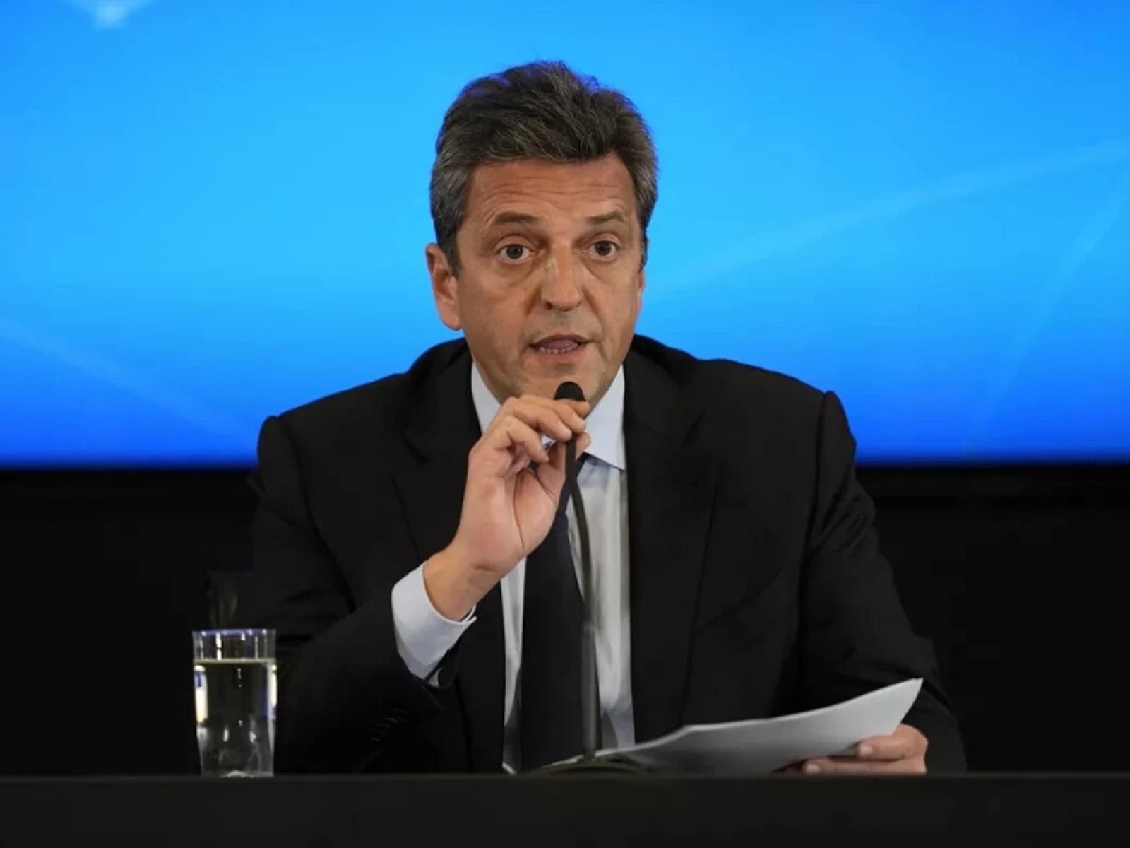 Massa avoided answering about Darío Martínez's continued tenure as Secretary of Energy