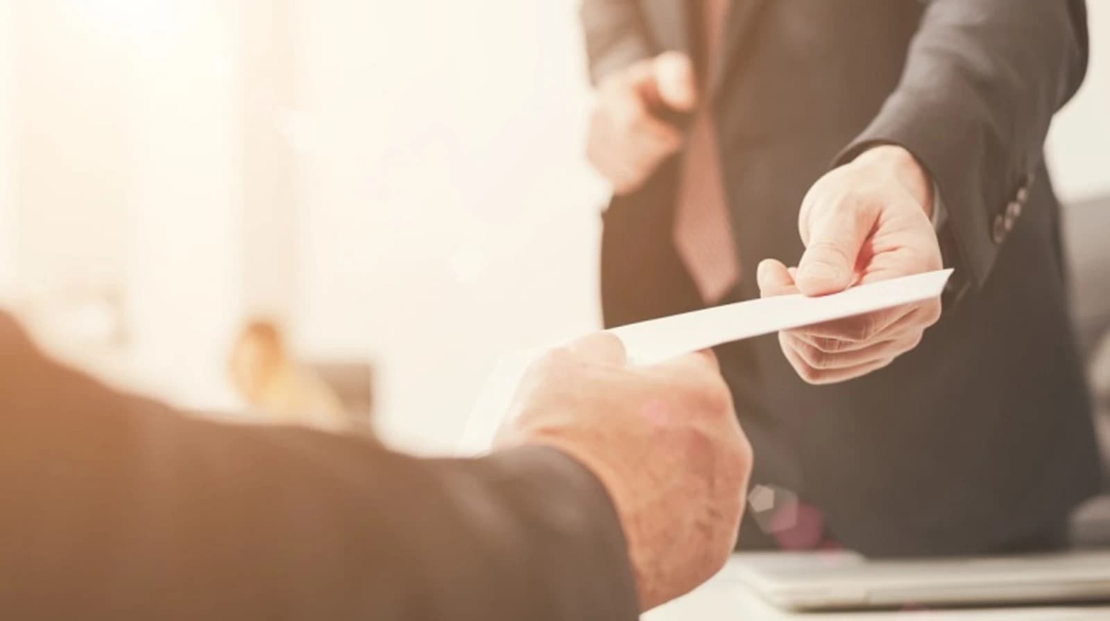 Associações instam o governo a liquidar as dívidas com as geradoras, honrar seus contratos e continuar o diálogo.