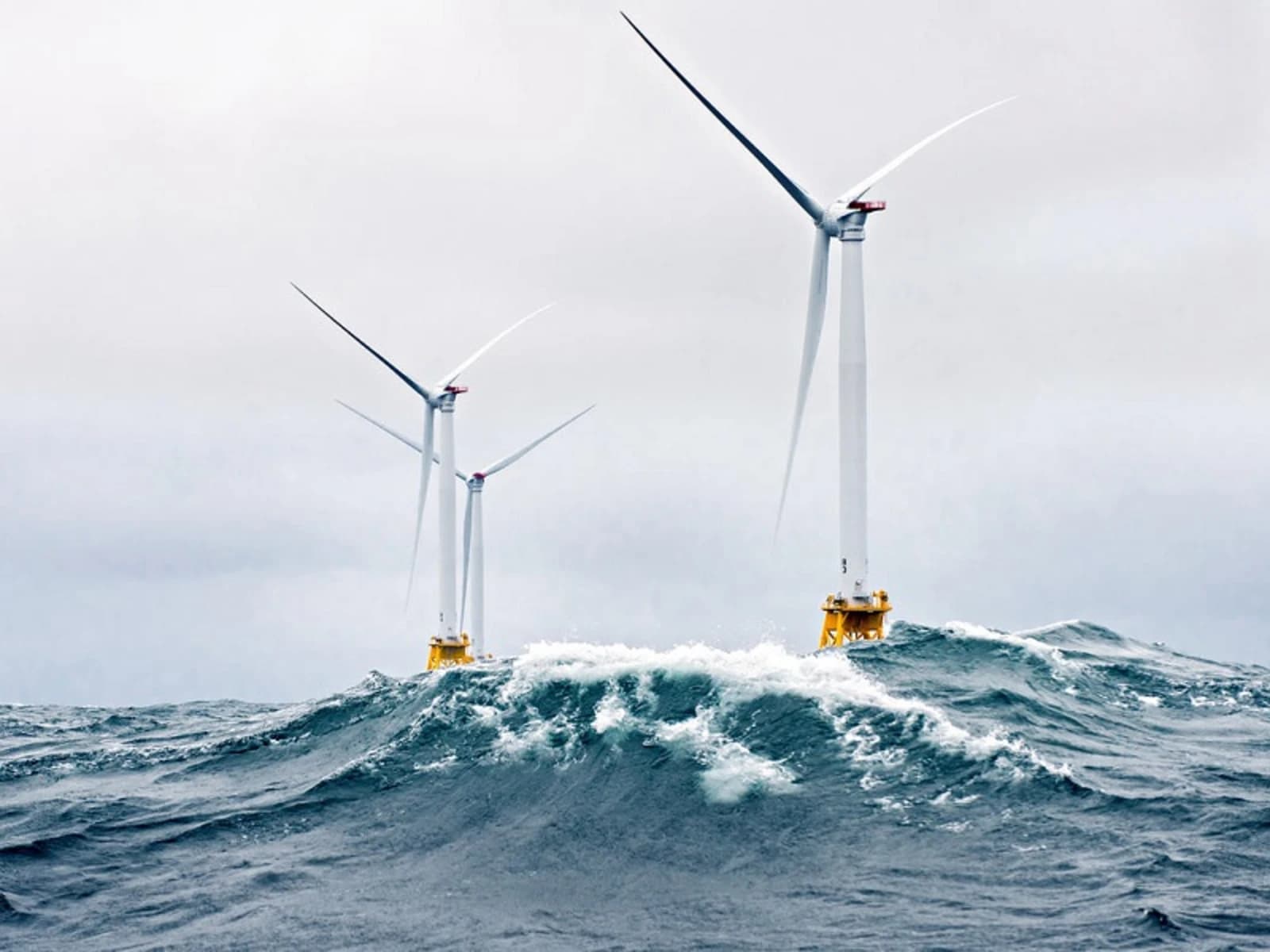The offshore wind industry is enjoying its best year ever with 21.1 GW of installations