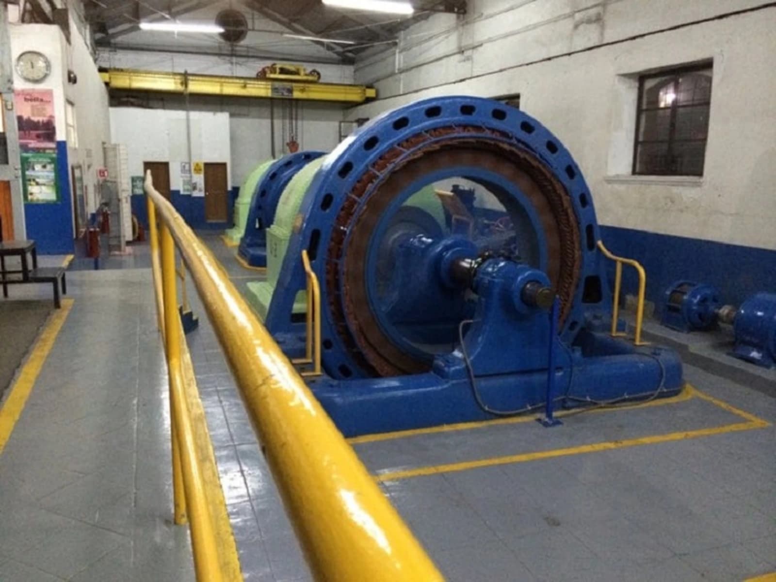 A CFE se reúne com fabricantes de energia renovável para modernizar seu parque gerador.