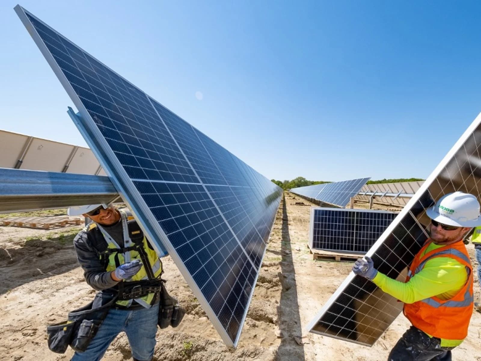 El Salvador planeja instalar 445 MW de energia renovável para contrabalançar o avanço do gás e importar menos energia.
