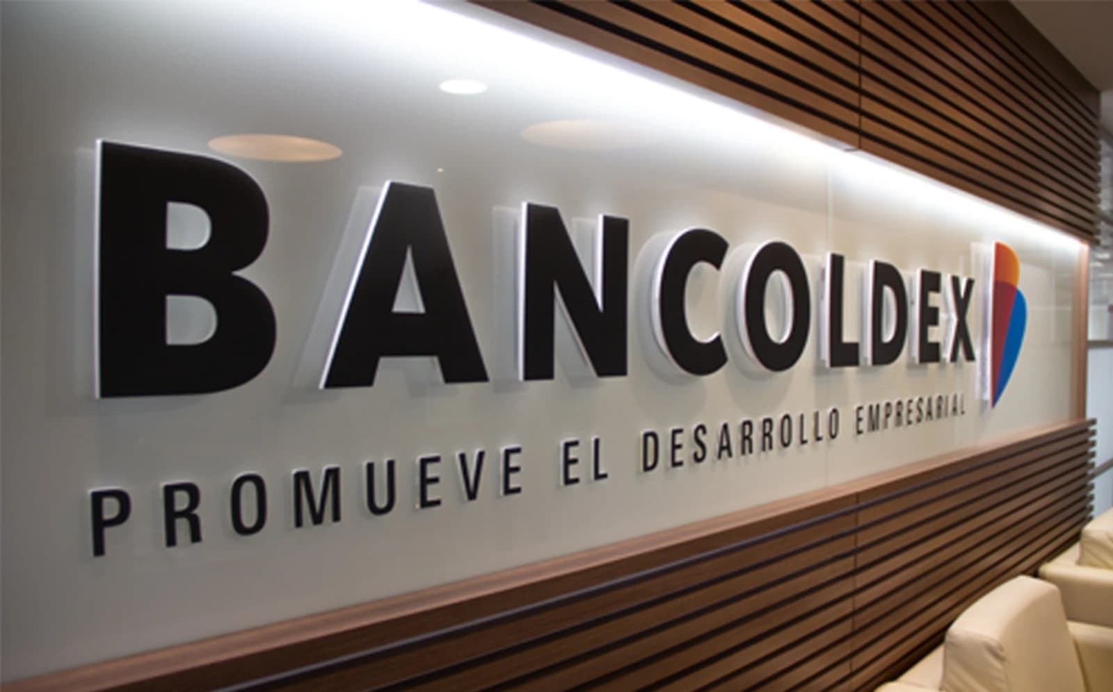 Colômbia: Linha de crédito lançada para energias renováveis, armazenamento de energia e mobilidade elétrica.