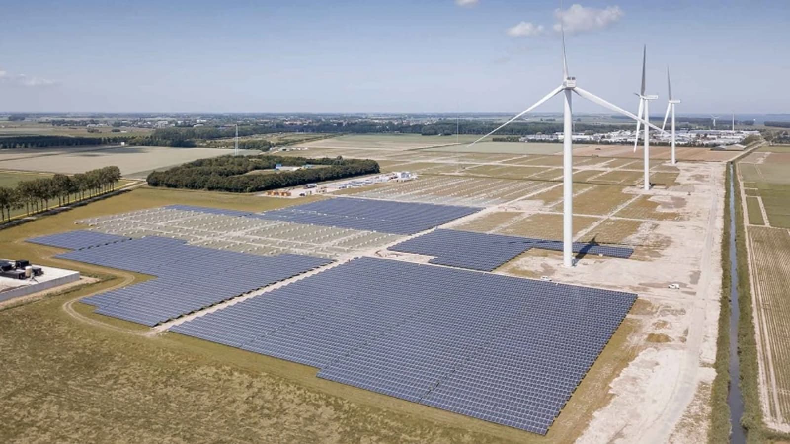 Noventa e nove empresas adquiriram os documentos da licitação para o projeto de energia renovável de 500 MW no Equador.