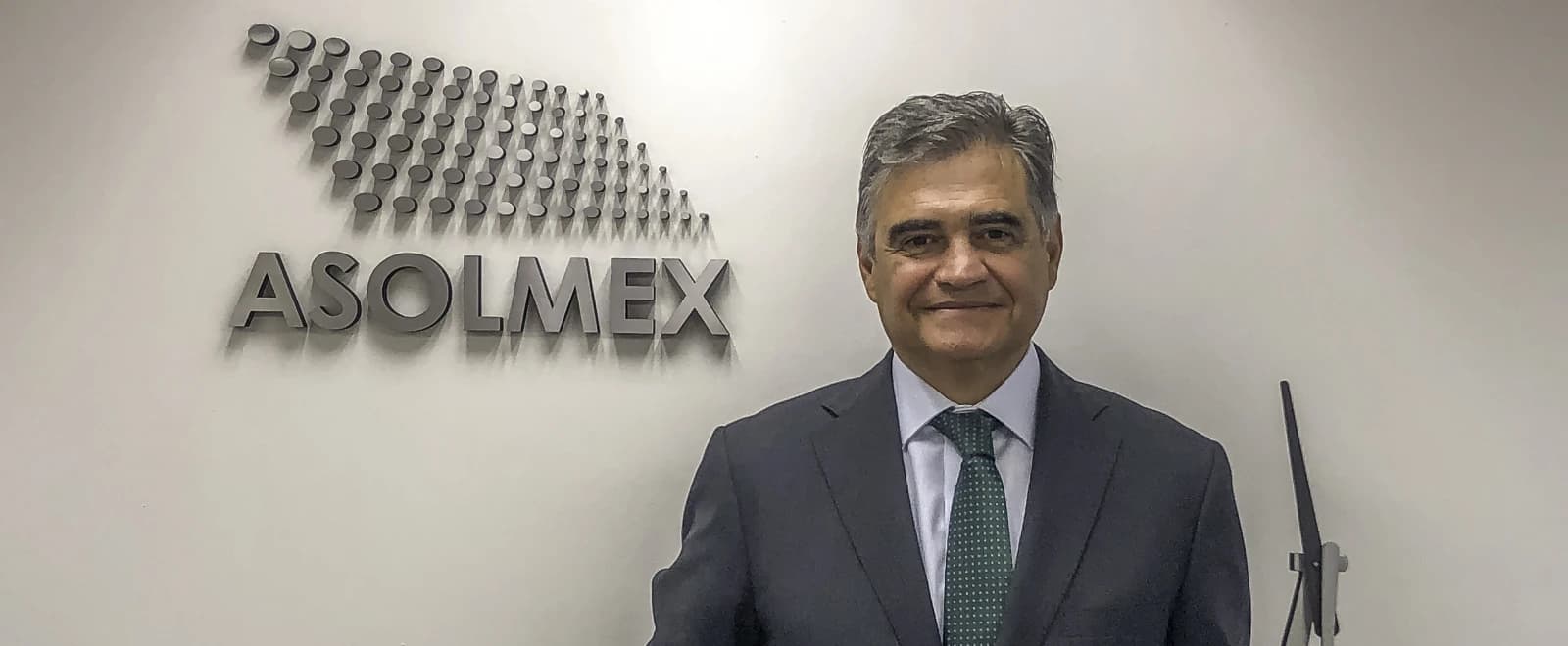 Líderes empresariais mexicanos manifestaram apoio à lei que propõe a instalação de sistemas de energia renovável em prédios públicos.