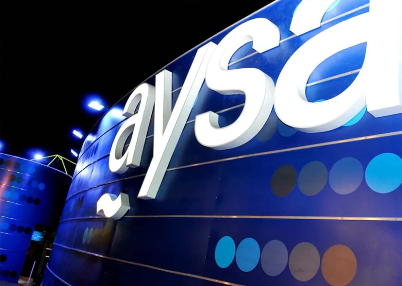 A AySA adia sua licitação para contratos de energia renovável devido ao colapso financeiro na Argentina.