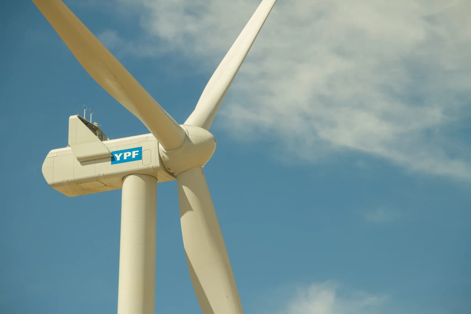 YPF Luz placed $75 million at a rate of 10.24% to finance wind power projects
