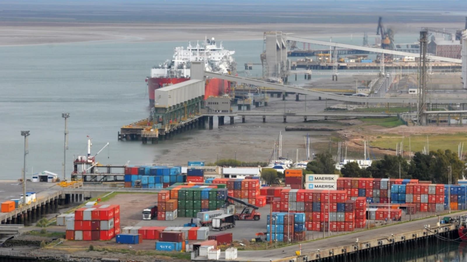 Aconsejan adecuarse a una normativa para evitar el nuevo impuesto del Gobierno para la importación de bienes de capital renovables