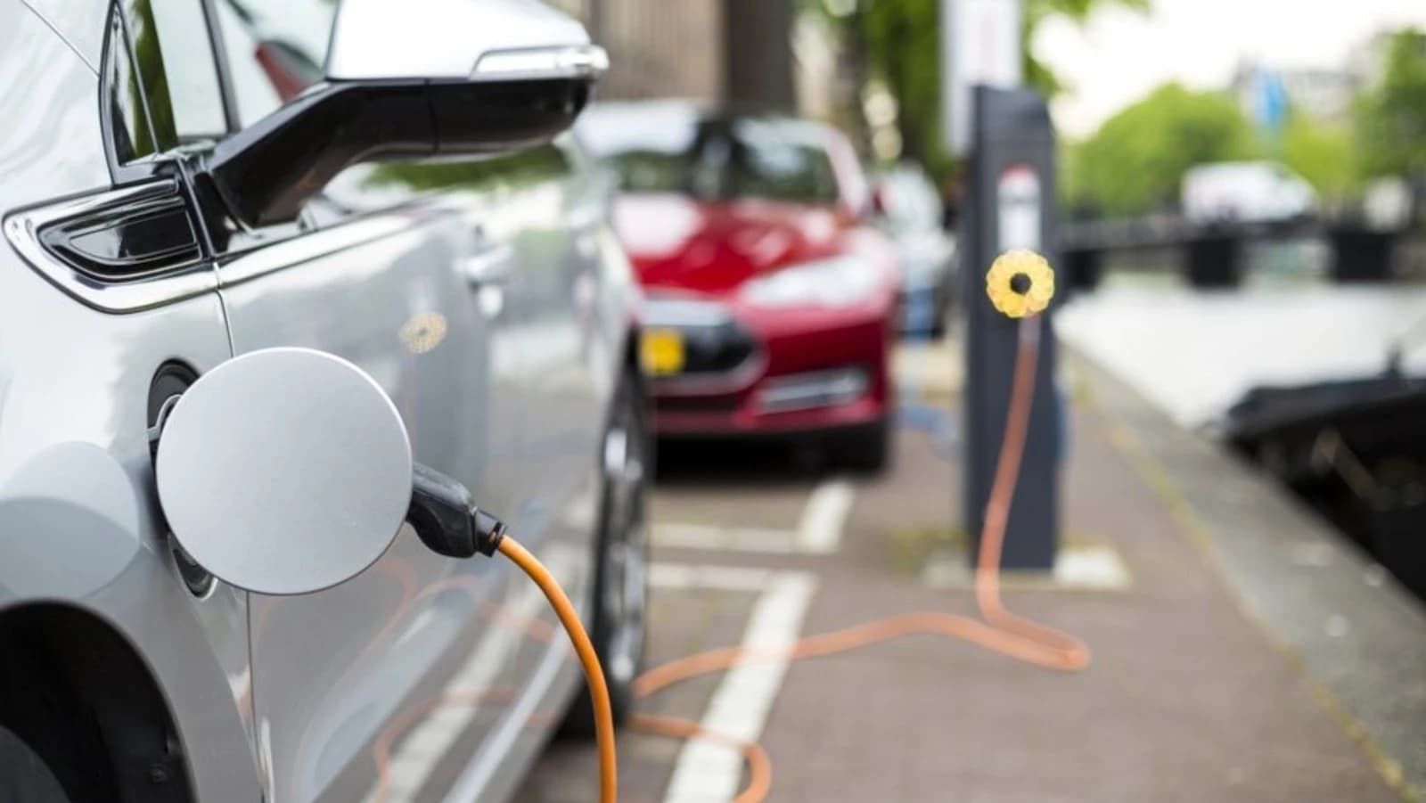 O governo permite a importação de veículos elétricos de marcas que não fabricam na Argentina.