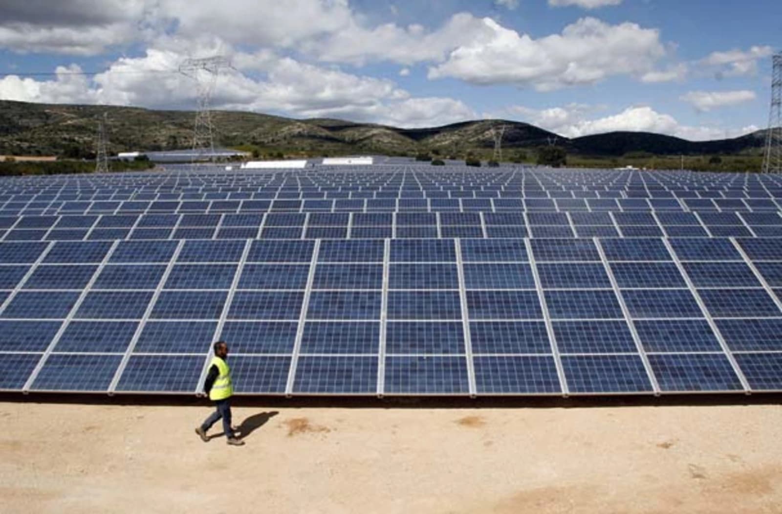 Giant Arab fund wants to enter the Argentine renewable energy market