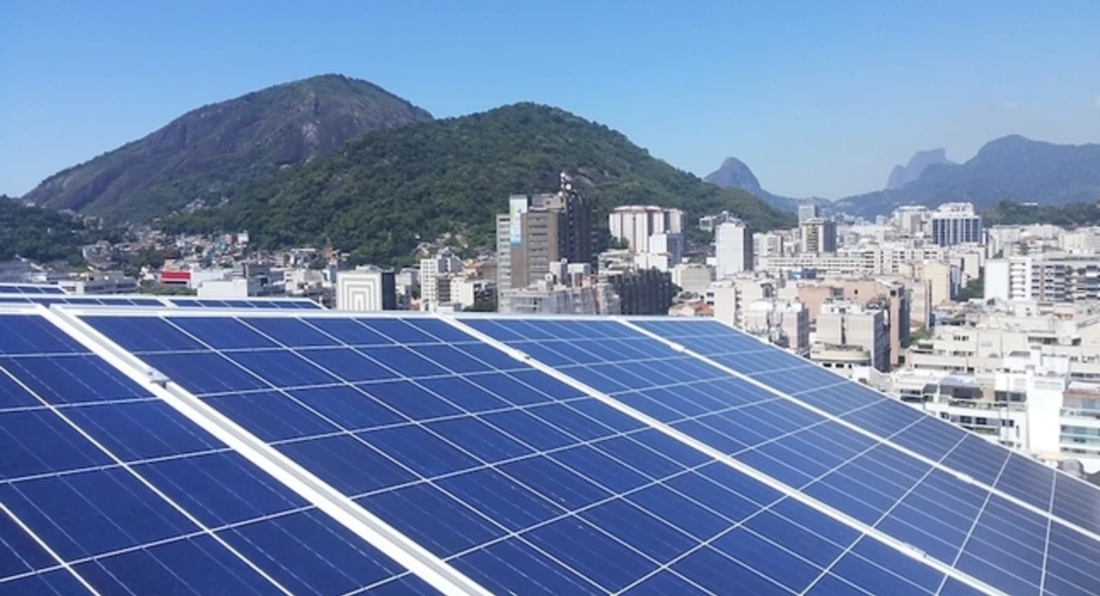 O Brasil atinge um recorde de 500 MW em geração solar distribuída instalada.