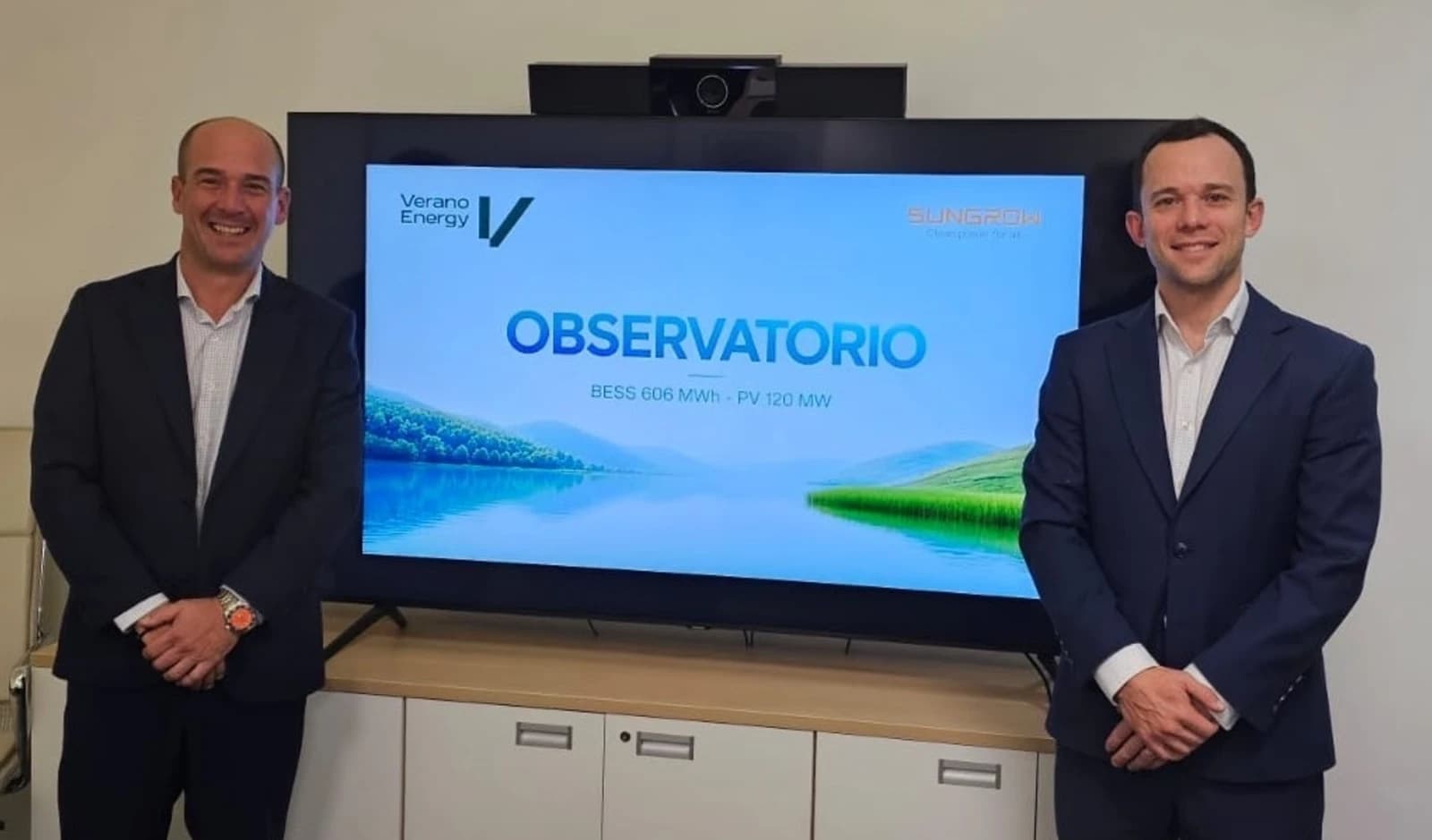 Gonzalo Feito, Director Regional de Sungrow Latam y Dylan Rudney, CEO de Verano Energy.