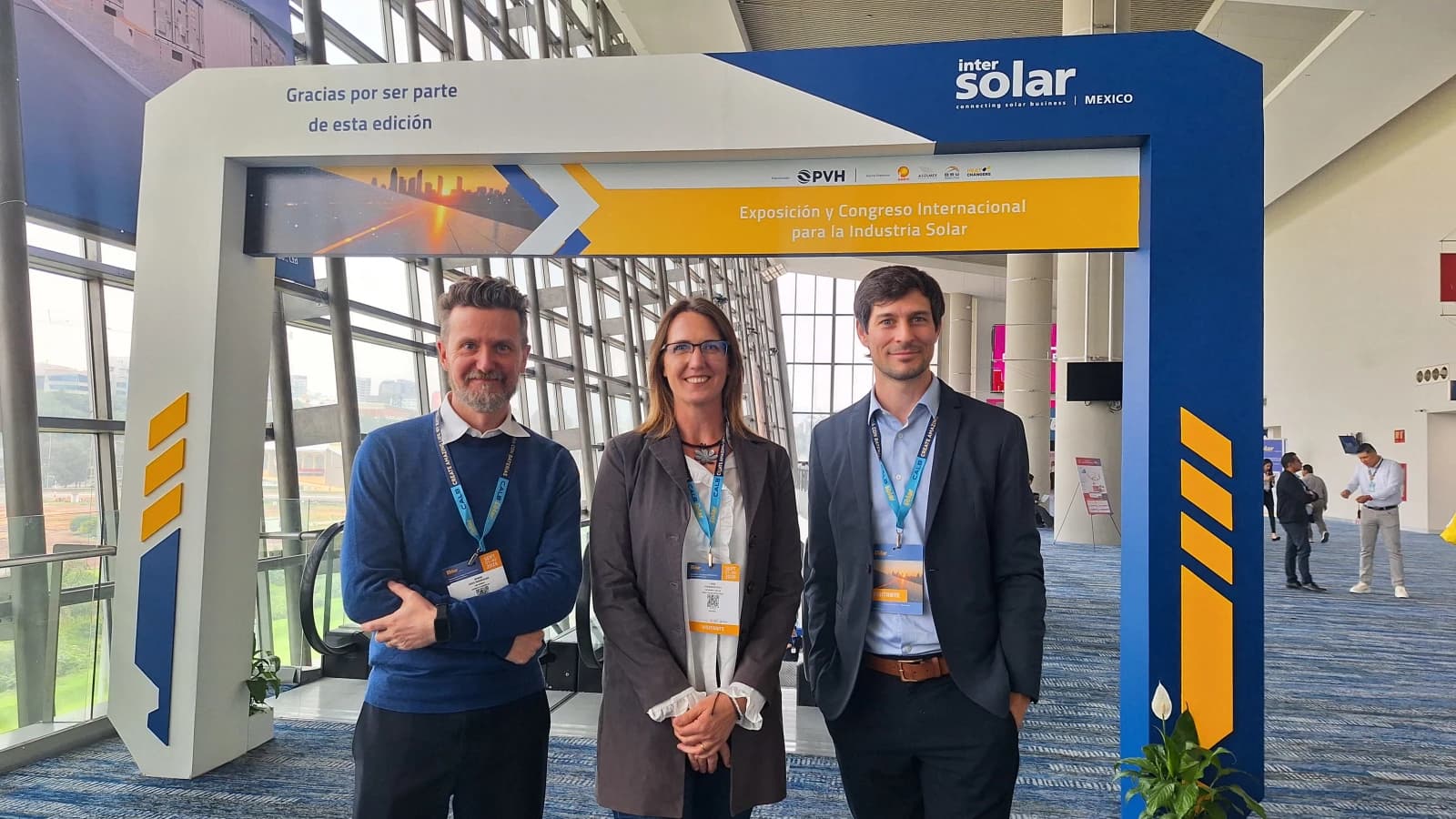 Juan Pablo Alagia, Edwin King y Ana Ivanissevich de 360Energy en Intersolar México