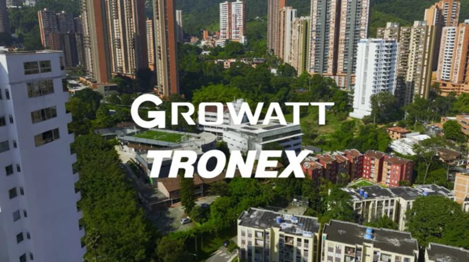 En el marco de una visita institucional realizada en Bogotá, Growatt entregó un reconocimiento especial a Tronex por su destacada gestión comercial
